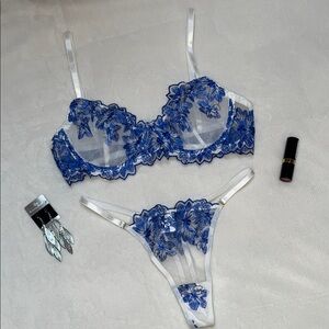 Elegant Blue Floral Lace Lingerie Set